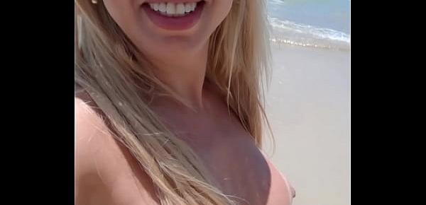  Mirella Mansur na praia de  nudismo Abricó no Rio de Janeiro